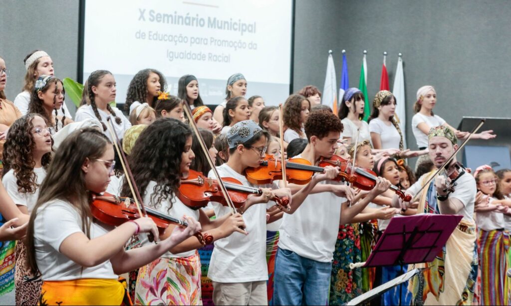 Educação de Joinville promove Seminário sobre Promoção da Igualdade Racial