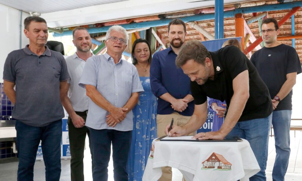 Prefeitura de Joinville assina Ordem de Serviço para reforma e ampliação de escola no bairro São Marcos