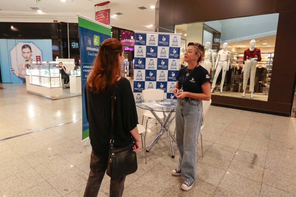 Procon de Joinville realiza ações durante a Semana do Consumidor