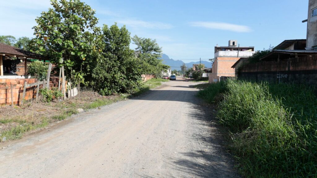 Prefeitura entrega Ordem de Serviço paras pavimentação de quatro ruas no Morro do Meio