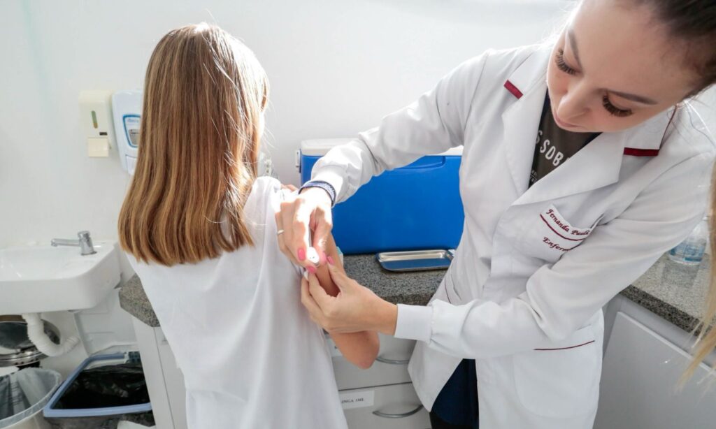 Onze UBSFs de Joinville estarão abertas no sábado para vacinação contra a dengue e gripe