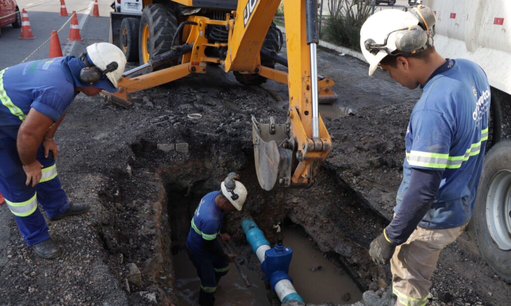 Águas de Joinville conclui manutenção emergencial em rede de água na rua Dr. João Colin