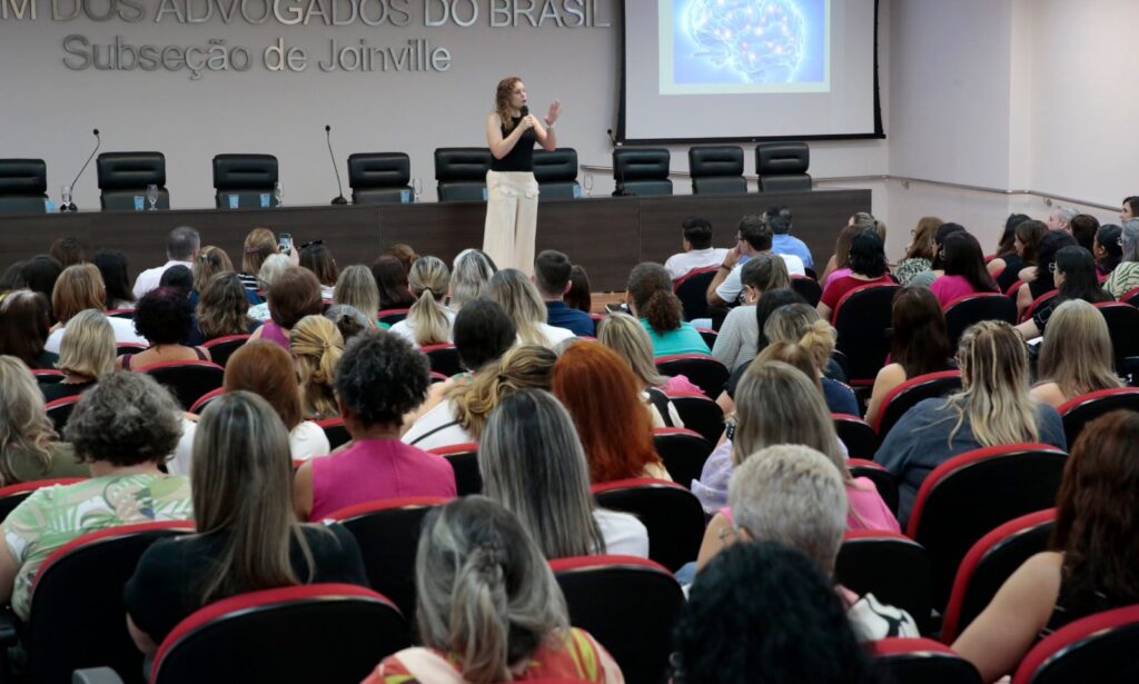 Seminário reúne profissionais para fortalecer atuação na Educação de Joinville