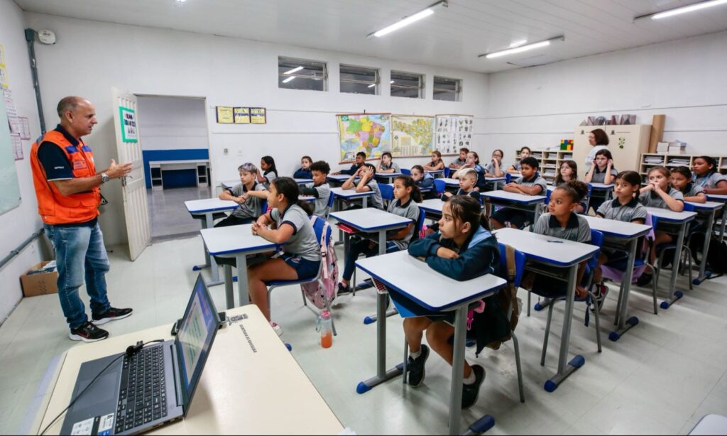 Defesa Civil de Joinville leva projeto educativo até Escolas Municipais