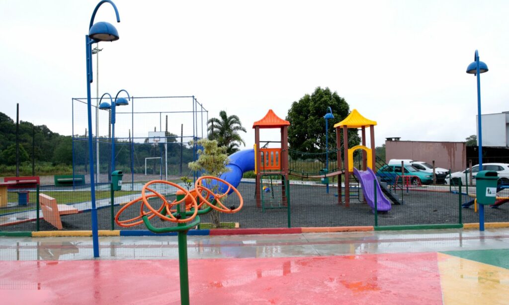 Prefeitura de Joinville revitaliza praça no Rio Bonito