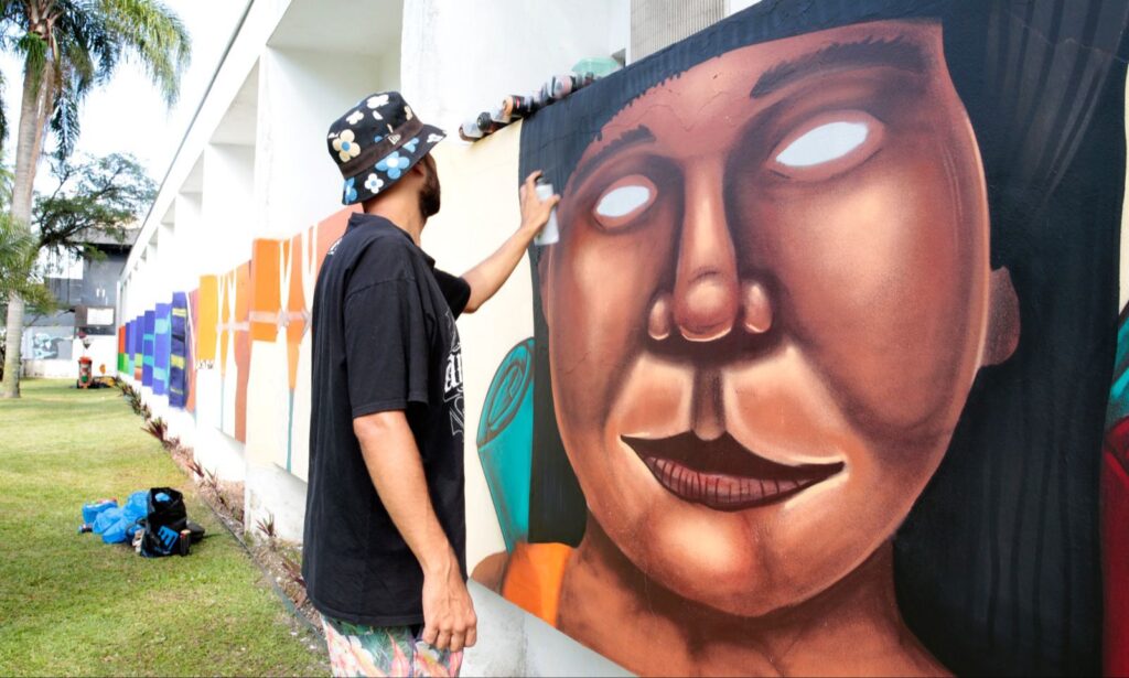 Pintura de mural e identificação de acervo integram projeto do Museu Arqueológico de Sambaqui