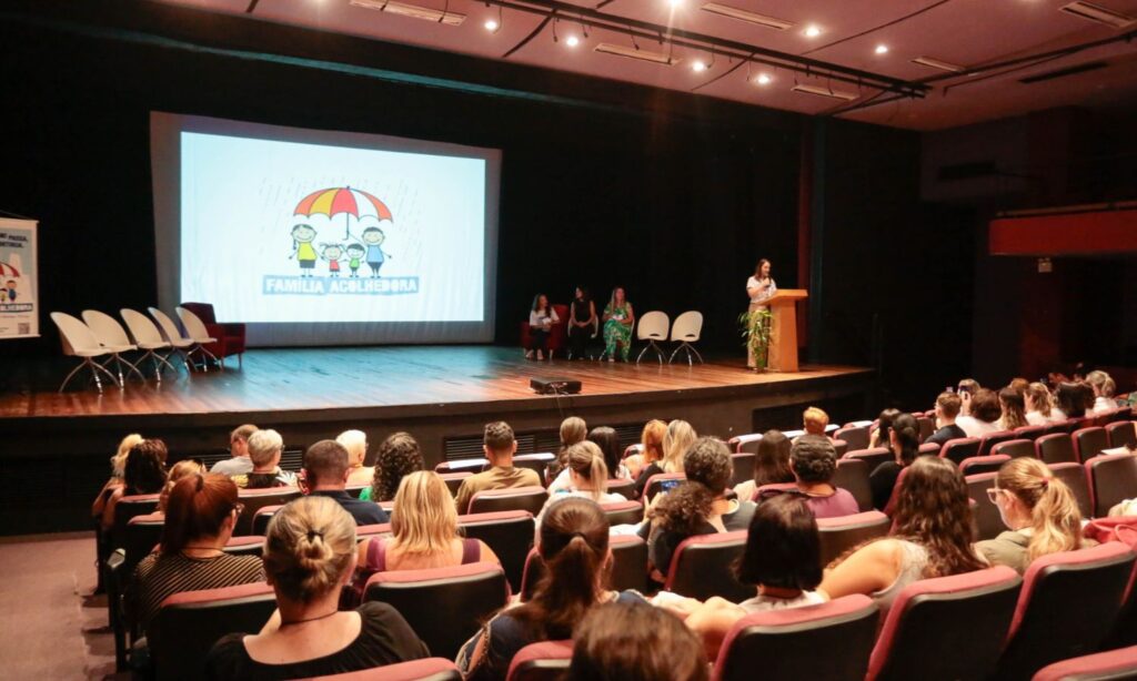 Prefeitura de Joinville realiza seminário sobre Acolhimento Familiar
