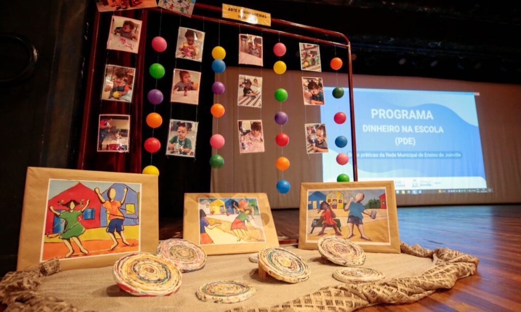Programa Dinheiro na Escola comemora um ano com evento e lançamento de e-book de boas práticas