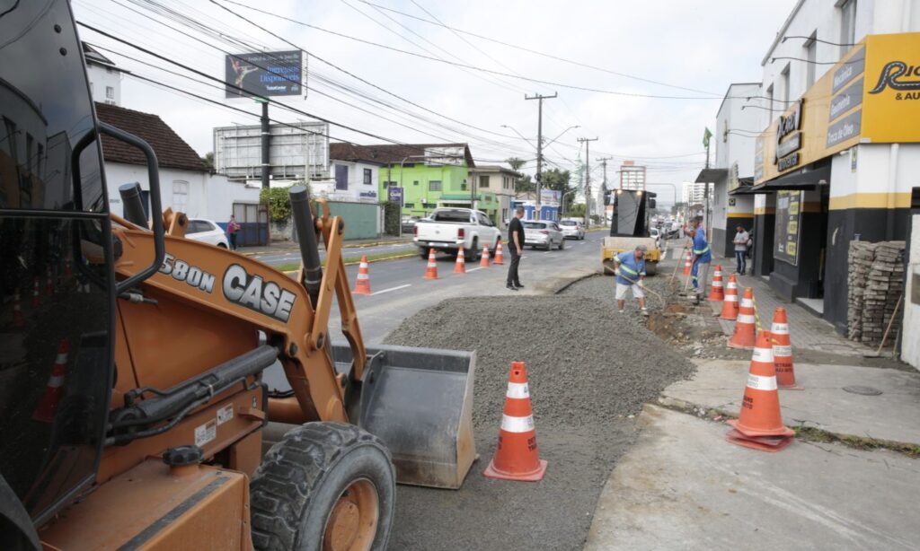 Prefeitura dá continuidade às obras para ampliação do binário das ruas Coronel Procópio Gomes e Urussanga