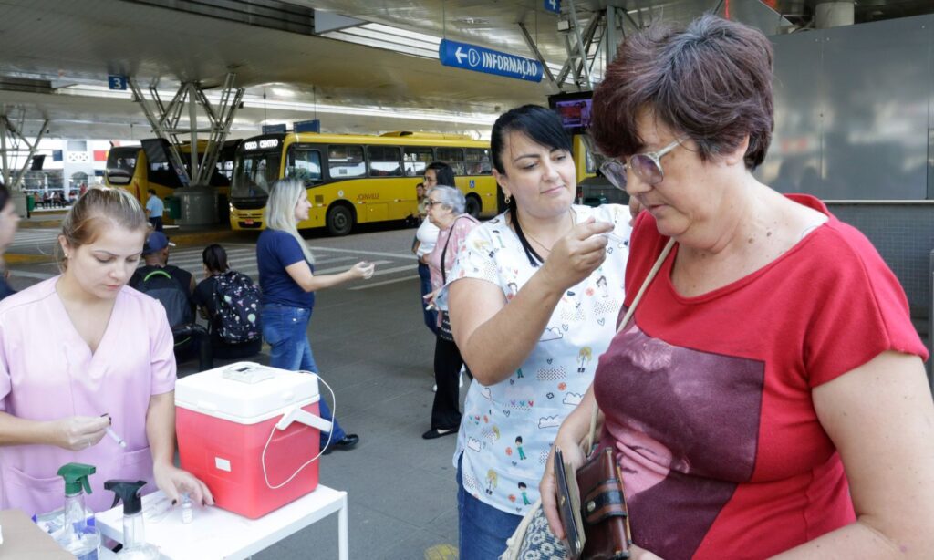 Joinville oferece vacina contra a gripe nos Terminais do Transporte Coletivo até sexta-feira