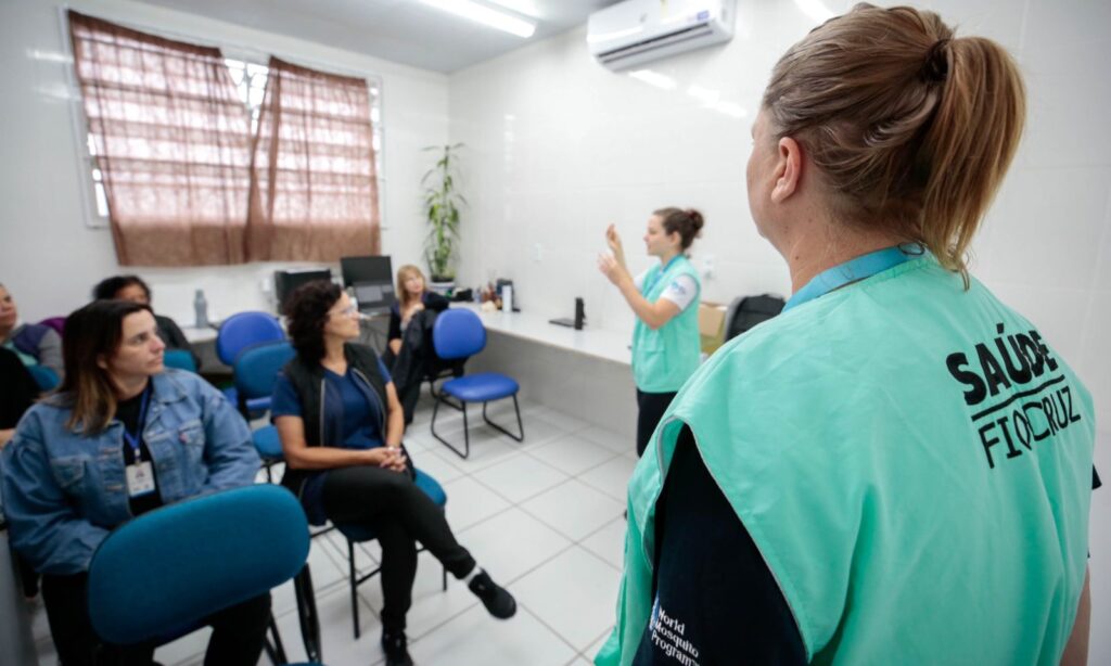 Profissionais de saúde de Joinville recebem capacitação sobre o método Wolbachia