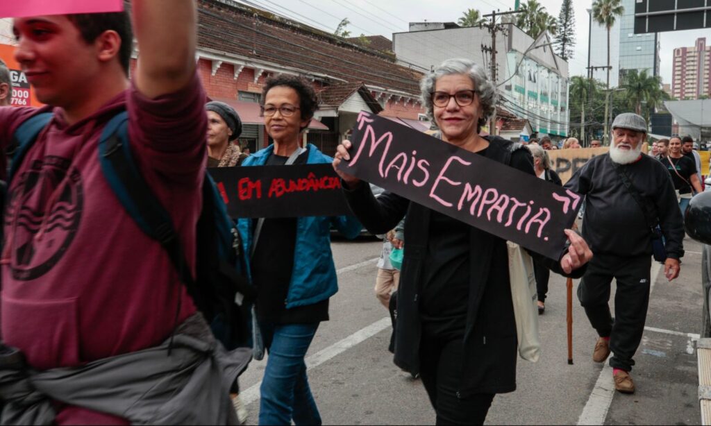 Caminhada marca Dia Nacional da Luta Antimanicomial em Joinville