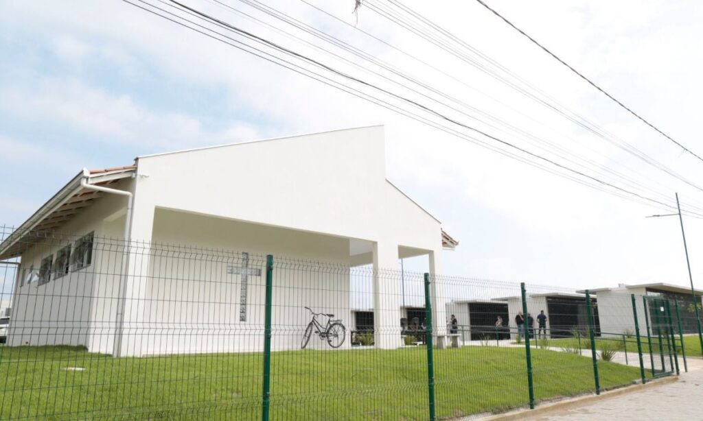 Responsáveis por sepulturas abandonadas na Quadra 1 do Cemitério do Rio Bonito devem procurar a Caserf para regularização