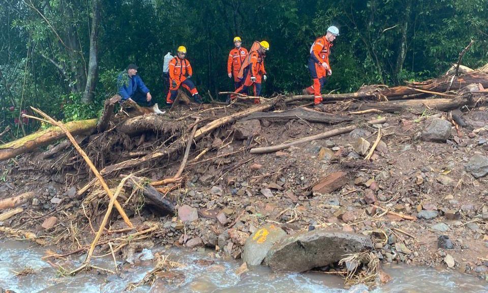 Joinville envia grupo especializado em resgate aquático para apoio ao Rio Grande do Sul