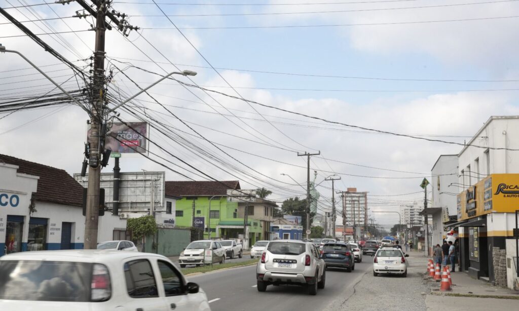Prefeitura realiza nesta terça-feira mutirão para remoção de fiação na rua Coronel Procópio Gomes