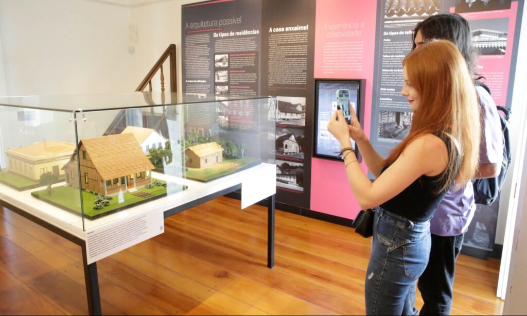 Nova exposição do Museu Nacional de Imigração e Colonização é aberta ao público