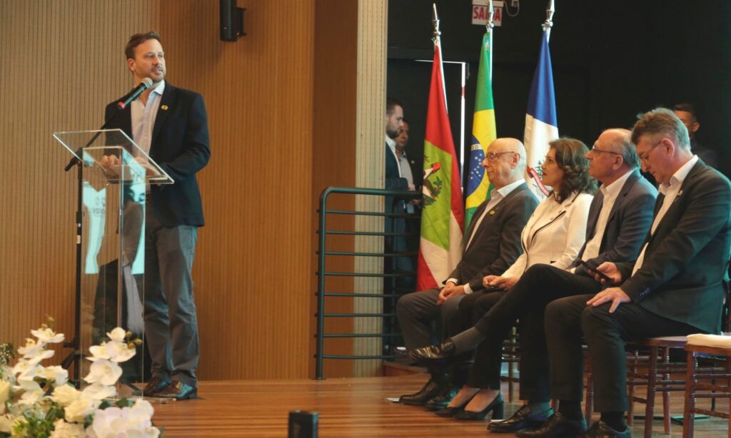 Prefeitura de Joinville anuncia que cidade receberá parque fabril de gigante mundial da tecnologia