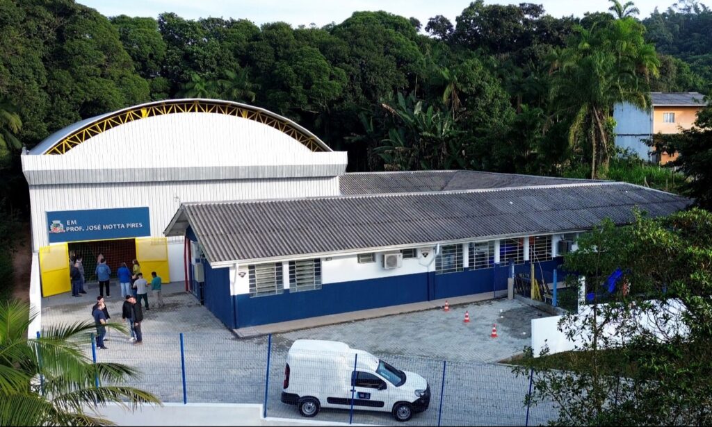Prefeitura de Joinville inaugura quadra coberta na Escola José Motta Pires
