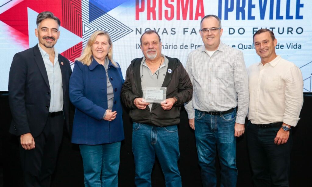 Ipreville homenageia novos servidores aposentados e destaca qualidade de vida e educação previdenciária