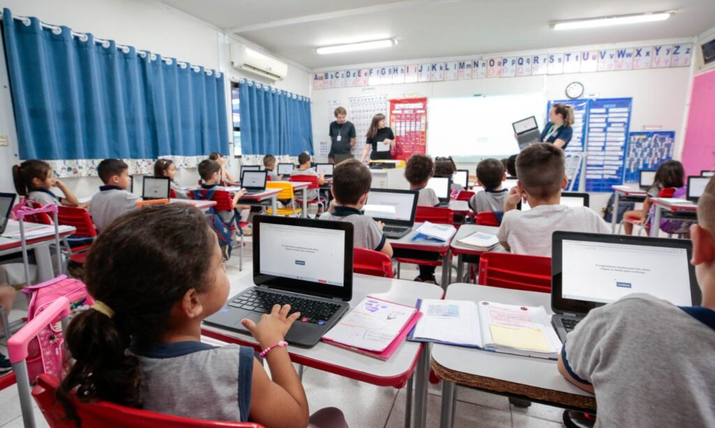 Rede Municipal de Ensino participa de validação de ferramenta criada na Universidade de Stanford