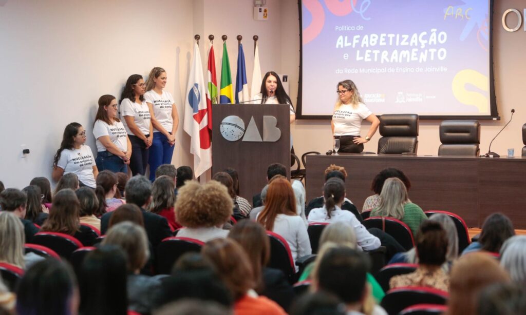 Prefeitura de Joinville lança Política de Alfabetização e Letramento da Rede Municipal de Ensino