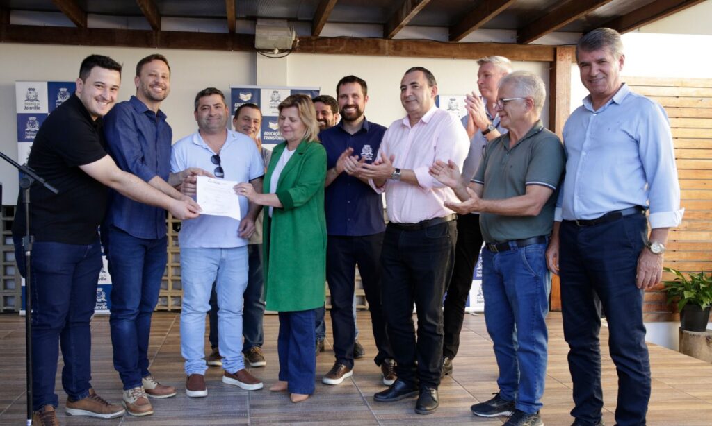 Prefeitura de Joinville entrega Ordem de Serviço para construção de CEI no bairro Jarivatuba