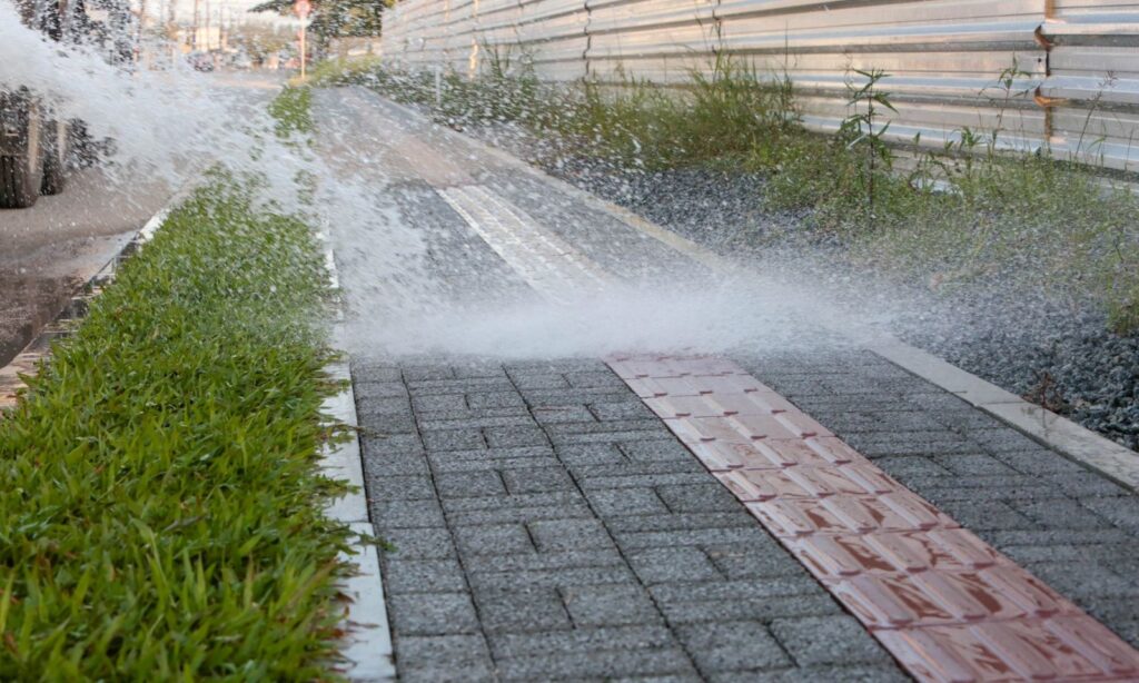 Prefeitura de Joinville inova com implantação de calçadas drenantes no Vila Nova