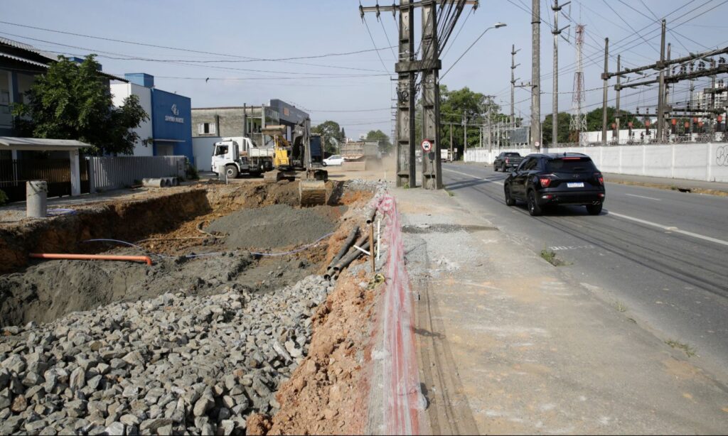 Prefeitura de Joinville trabalha em obras de duplicação de trecho da avenida Santos Dumont