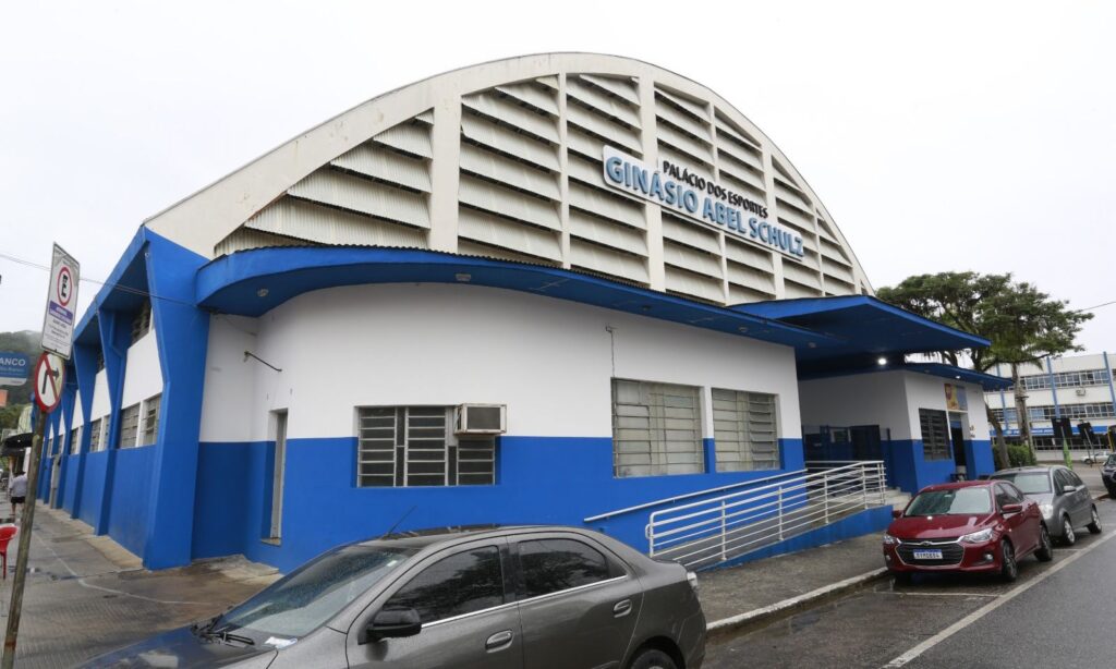 Prefeitura de Joinville realiza melhorias no telhado do Ginásio Abel Schulz