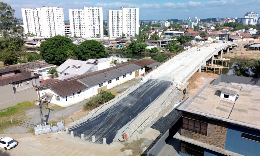 Prefeitura realiza a construção das cabeceiras da Ponte Albertinho Bornschein