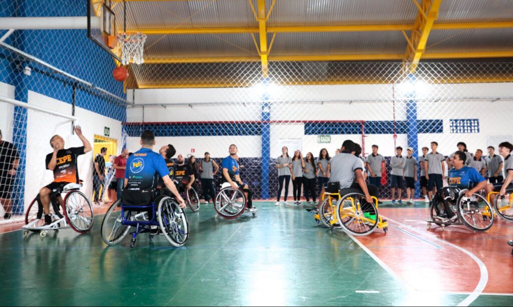 Prefeitura de Joinville inaugura quadra coberta e inicia reforma e ampliação da Escola Dom Jaime de Barros Câmara