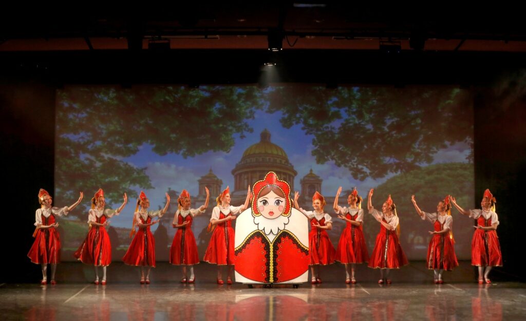 Escolas de dança se reúnem para comemorar o Dia da Bailarina