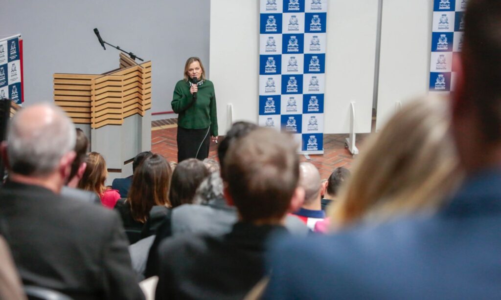 Procuradoria-Geral de Joinville utiliza sistema integrado com Tribunais e com recursos de inteligência artificial e automação
