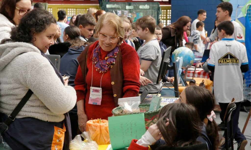 Feira Municipal de Matemática reúne mais de 300 participantes