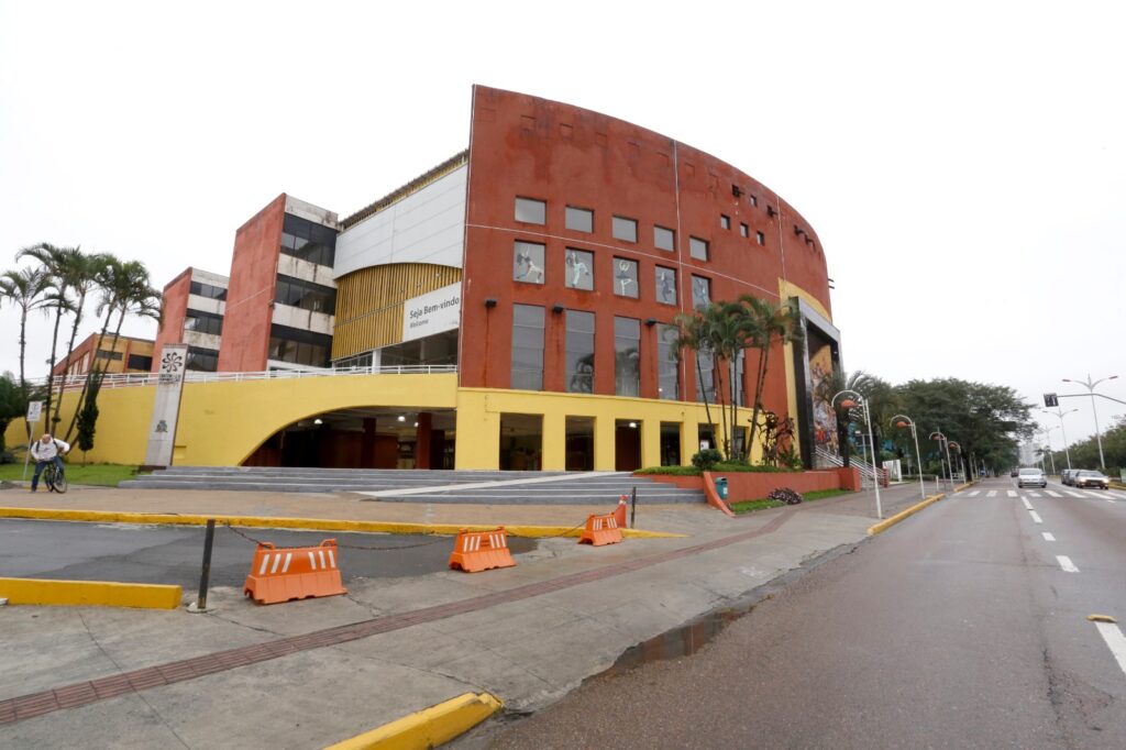 Serviços da Prefeitura de Joinville auxiliam no trânsito e segurança durante o Festival de Dança