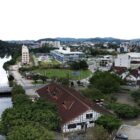 Vista aérea do Mercado Público e Rio Cachoeira