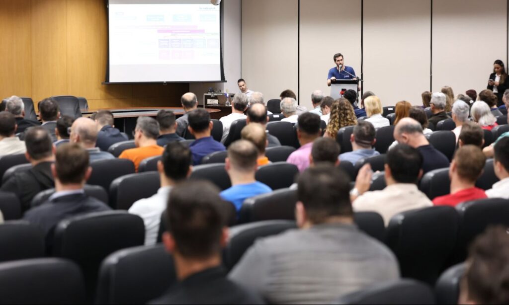 Joinville Mais Tec oferece mais de mil vagas em cursos gratuitos em automação industrial e TI