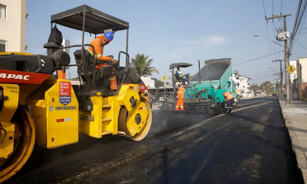 Prefeitura realiza pavimentação de trecho da rua Nacar nesta terça-feira