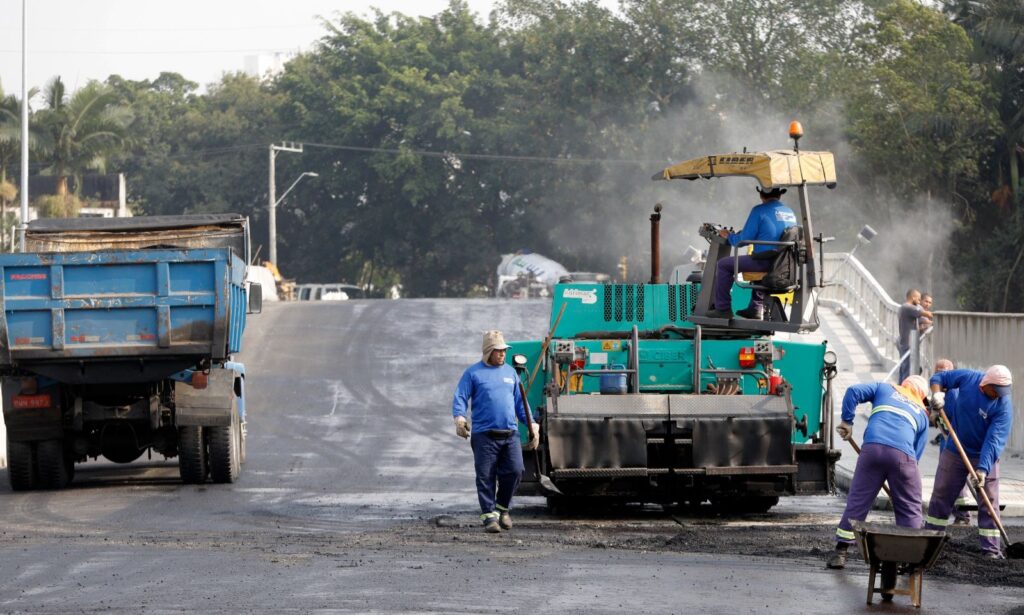 Prefeitura de Joinville pavimenta a Ponte Harald Karmann