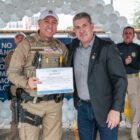 Secretário de segurança entrega certificado a Policial Militar