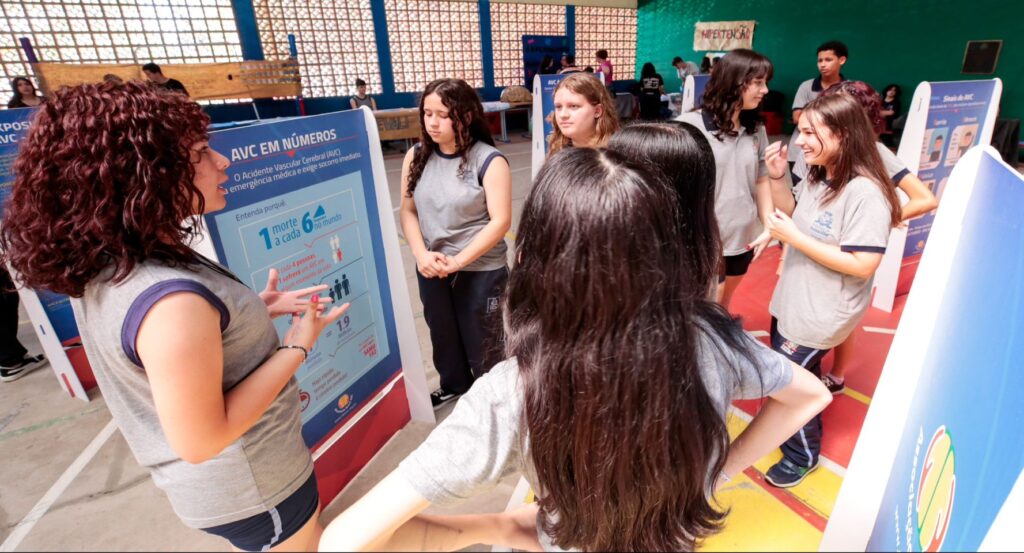 Joinville promove conscientização sobre o AVC na Rede Municipal de Ensino
