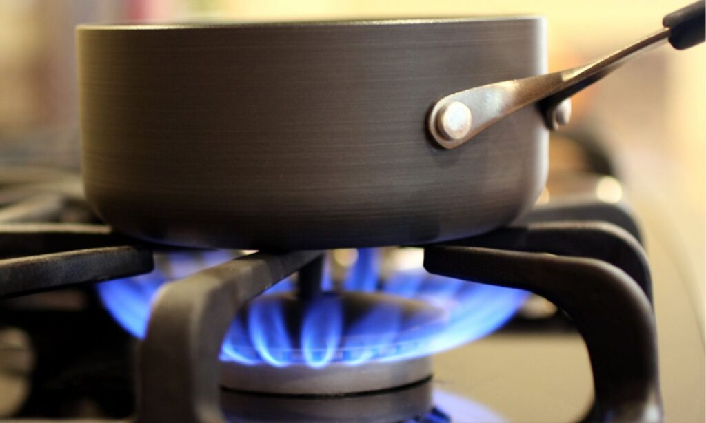 Procon de Joinville divulga pesquisas de preços de combustíveis e gás de cozinha
