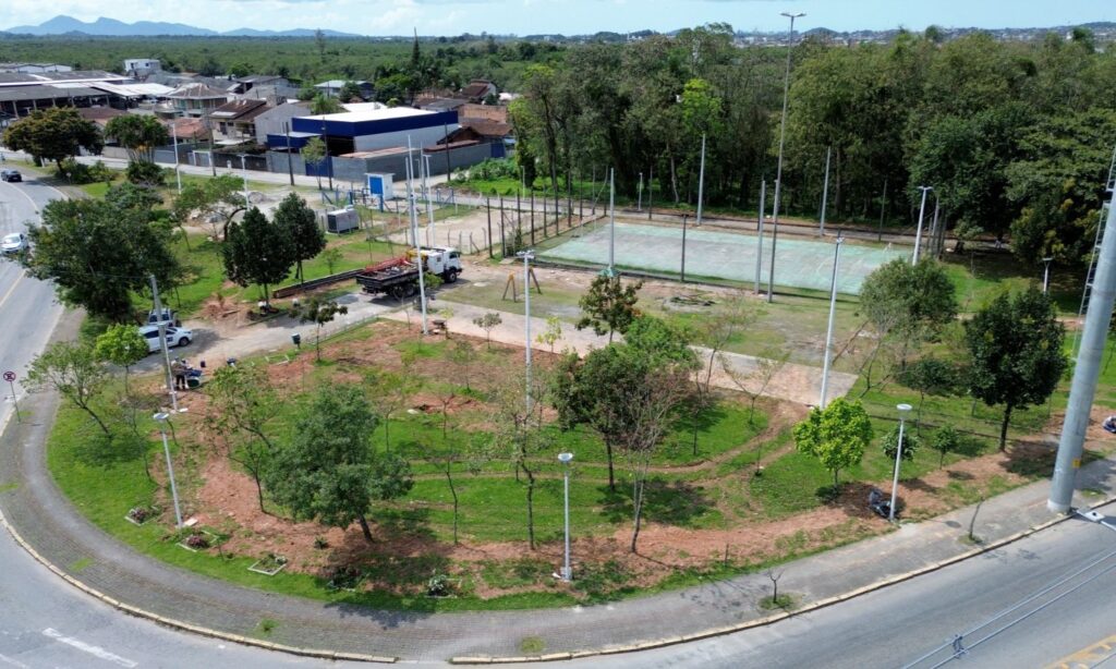 Prefeitura de Joinville realiza a renovação da iluminação na subida do Mirante e em praças