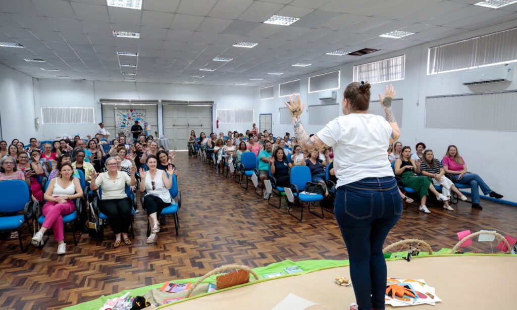 Sarau literário reúne trabalhos desenvolvidos na Rede Municipal de Ensino