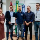 Prefeito Adriano segura o contrato de gestão