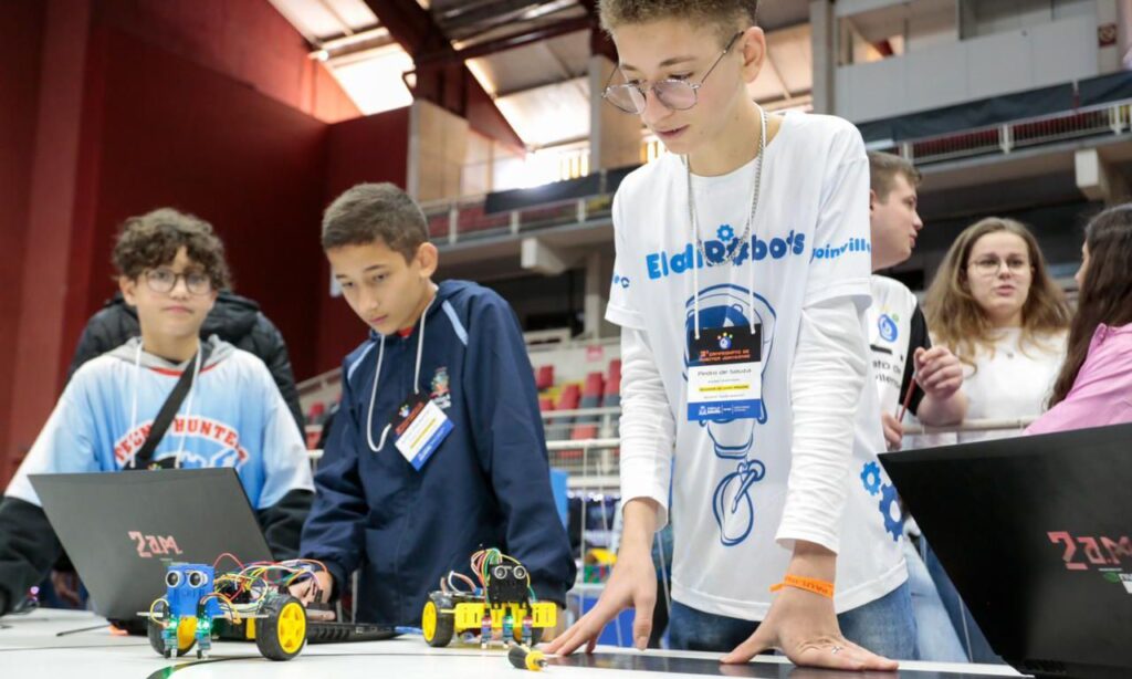 Campeonato Joinvilense de Robótica reúne 91 equipes de escolas municipais neste sábado