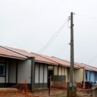 Três casas térreas em fase final de construção