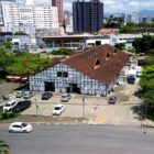 Imagem aérea do Mercado Público de Joinville, construção em estilo enxaimel