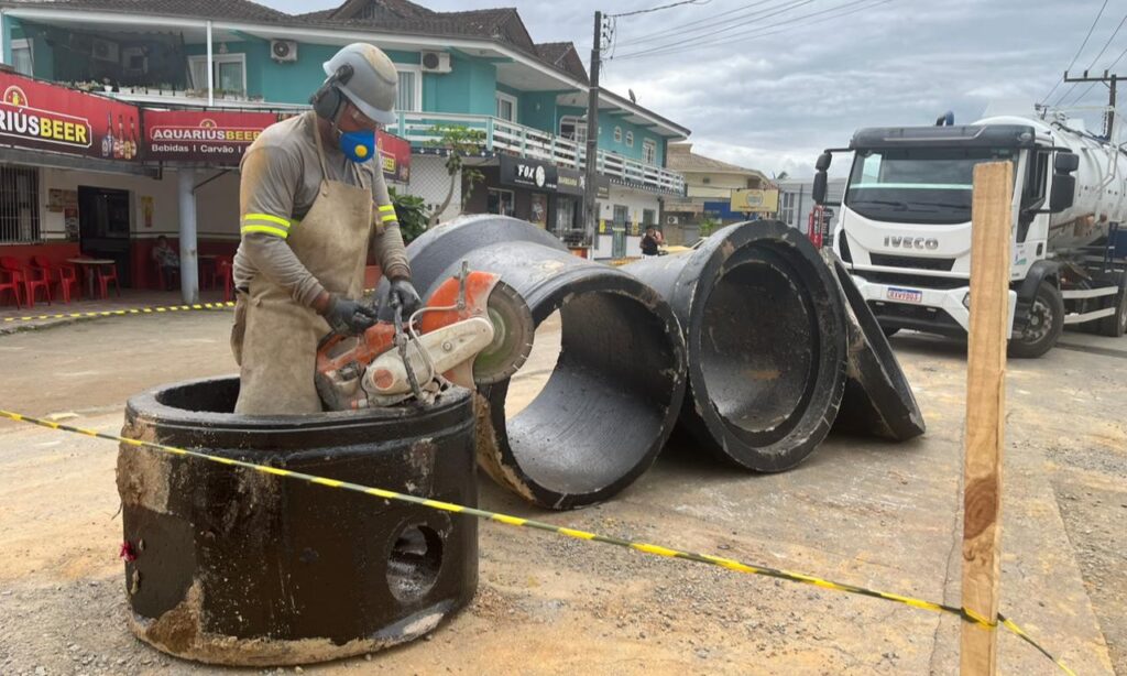 Rua Monsenhor Gercino recebe obras para implantação da rede de esgoto