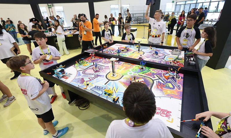 Torneio Estadual de Robótica reúne 540 competidores de 30 municípios catarinenses em Joinville